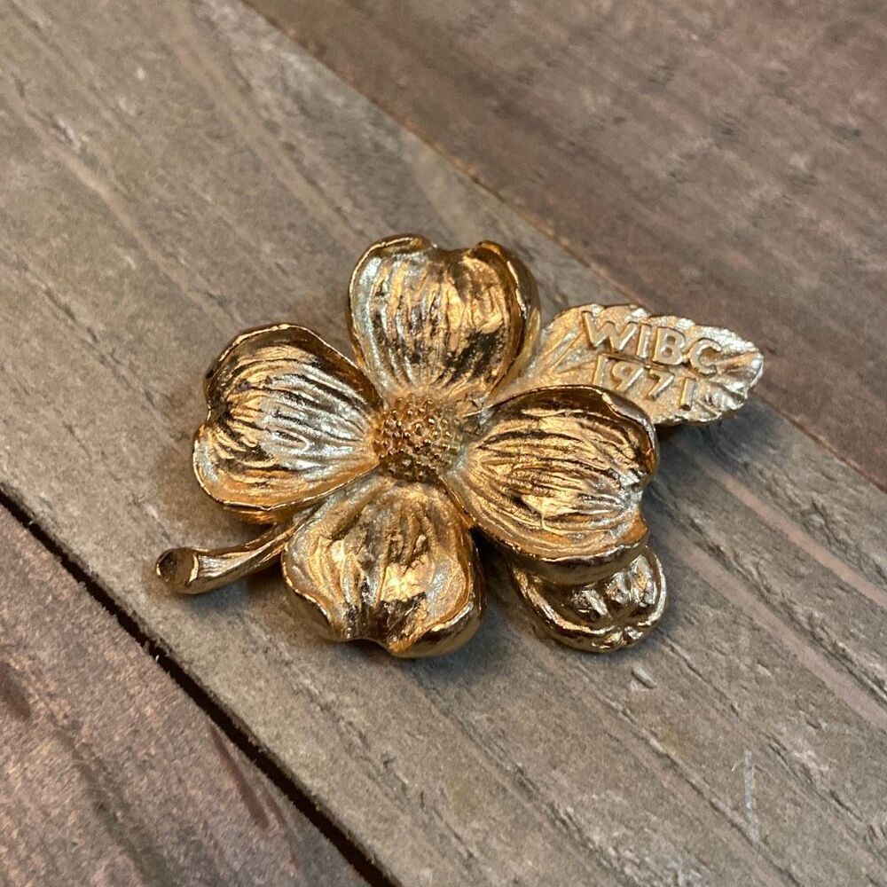 Vintage 1971 WIBC Women’s International Bowling Congress Dogwood Flower Brooch - Picture 3 of 5